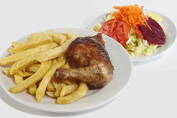 1/2 Pollo + Papas + Ensalada
